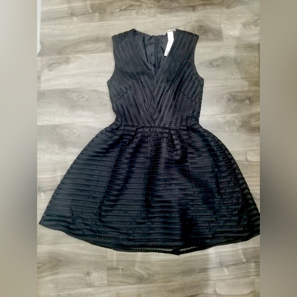 V neck black dress